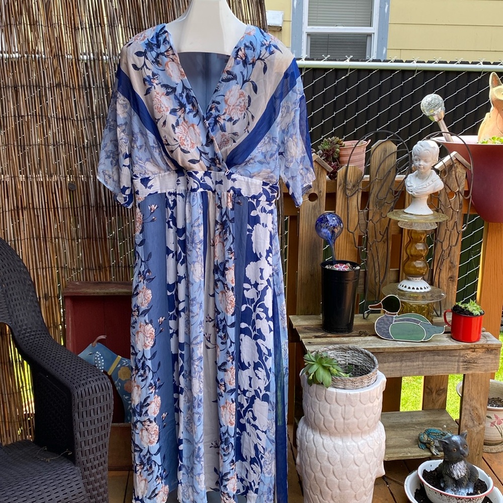 Maxi Dress by Studio One Floral Size 14 Romantic